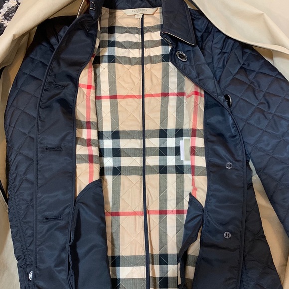 Authentic Burberry Quilted Jacket - Picture 4 of 11